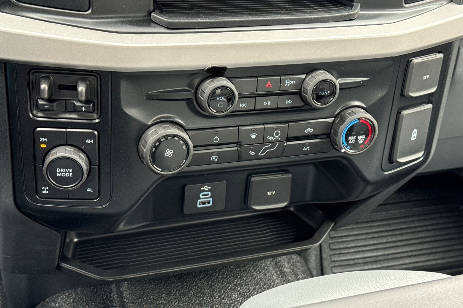 2026 Ford F-250SD XL 4D Extended Cab 8' Royal Service Body