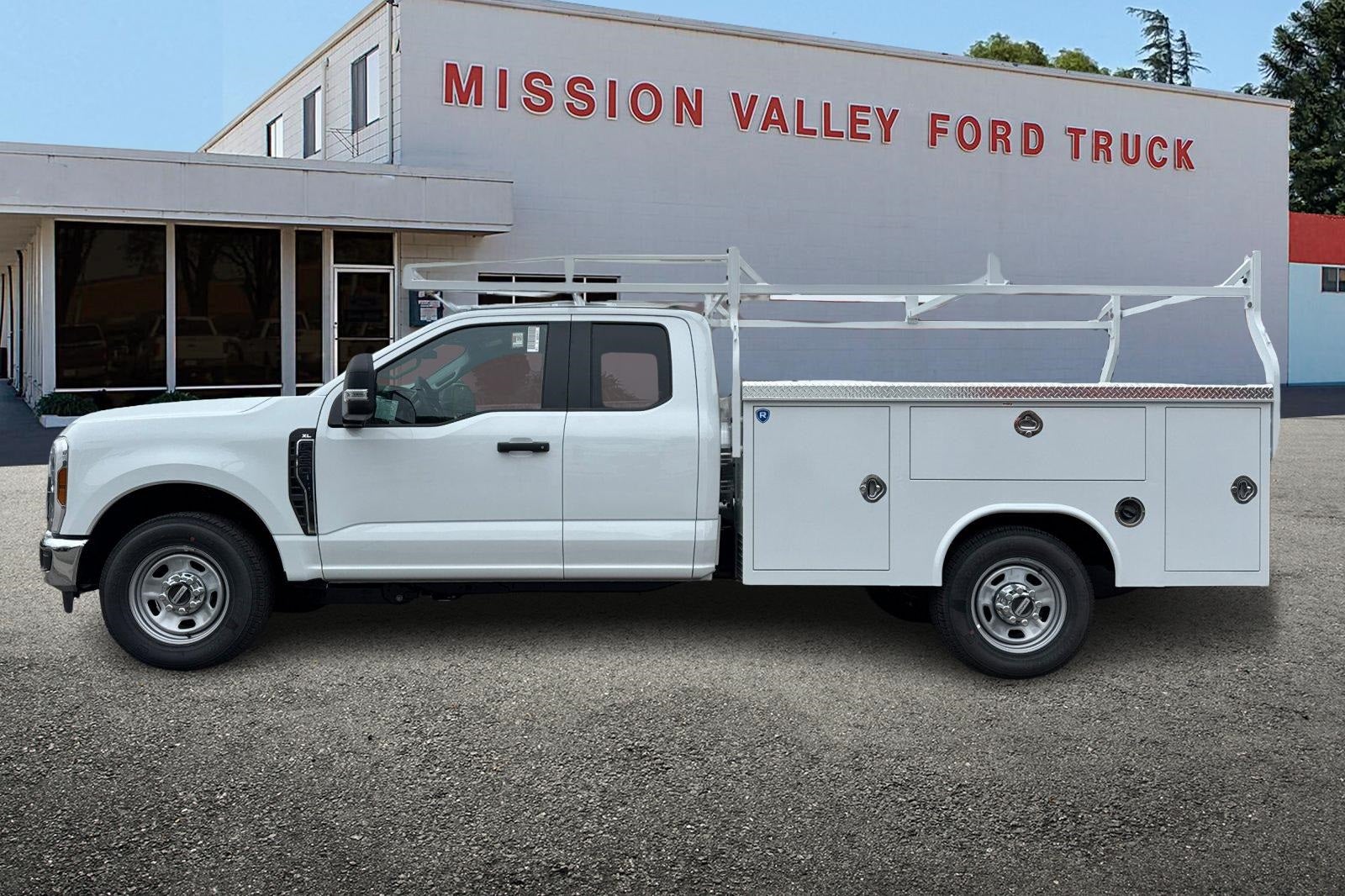 2025 Ford F-350SD XL Super Cab 9' Royal Service Body