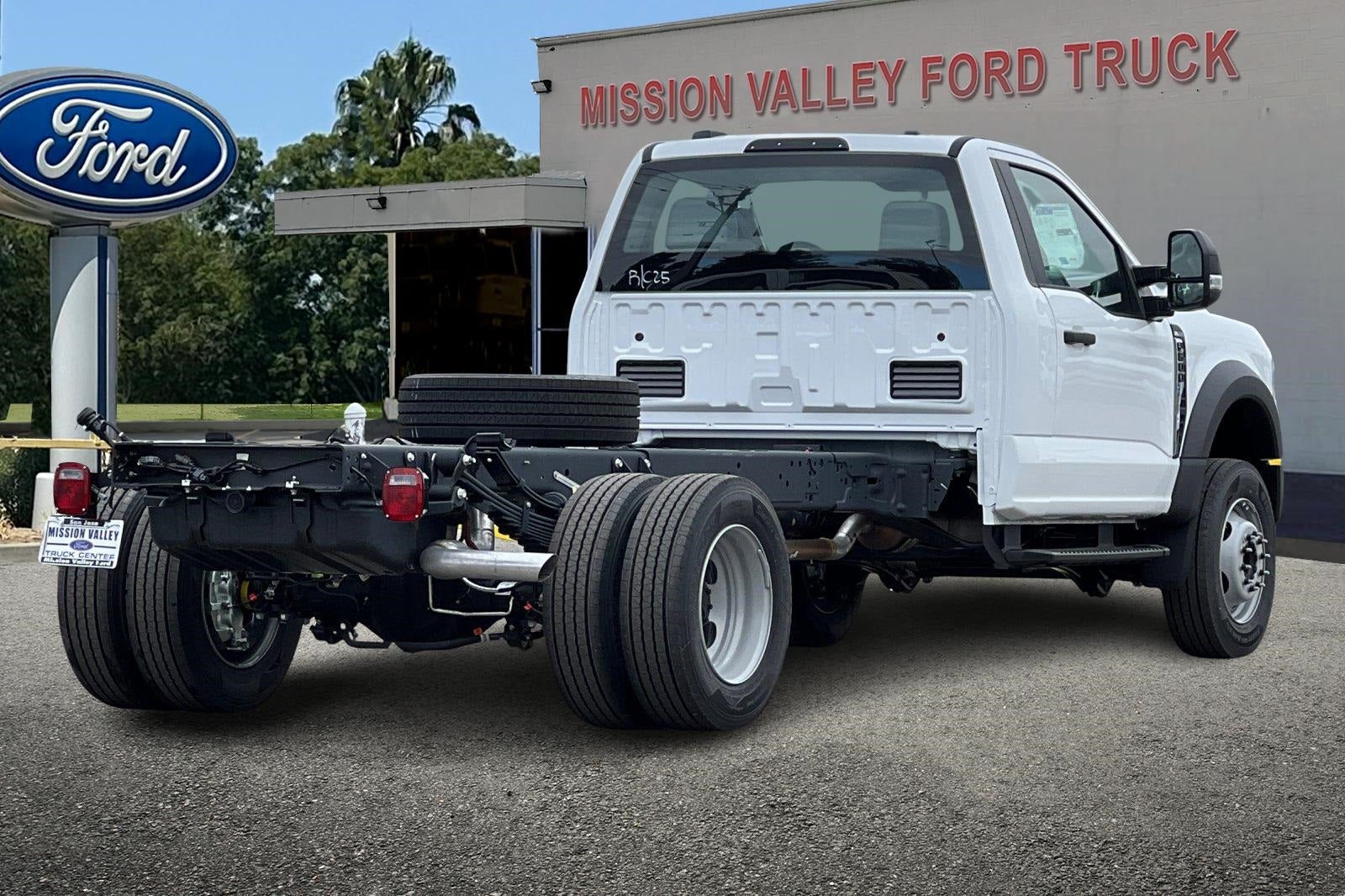 2025 Ford F-600SD XL