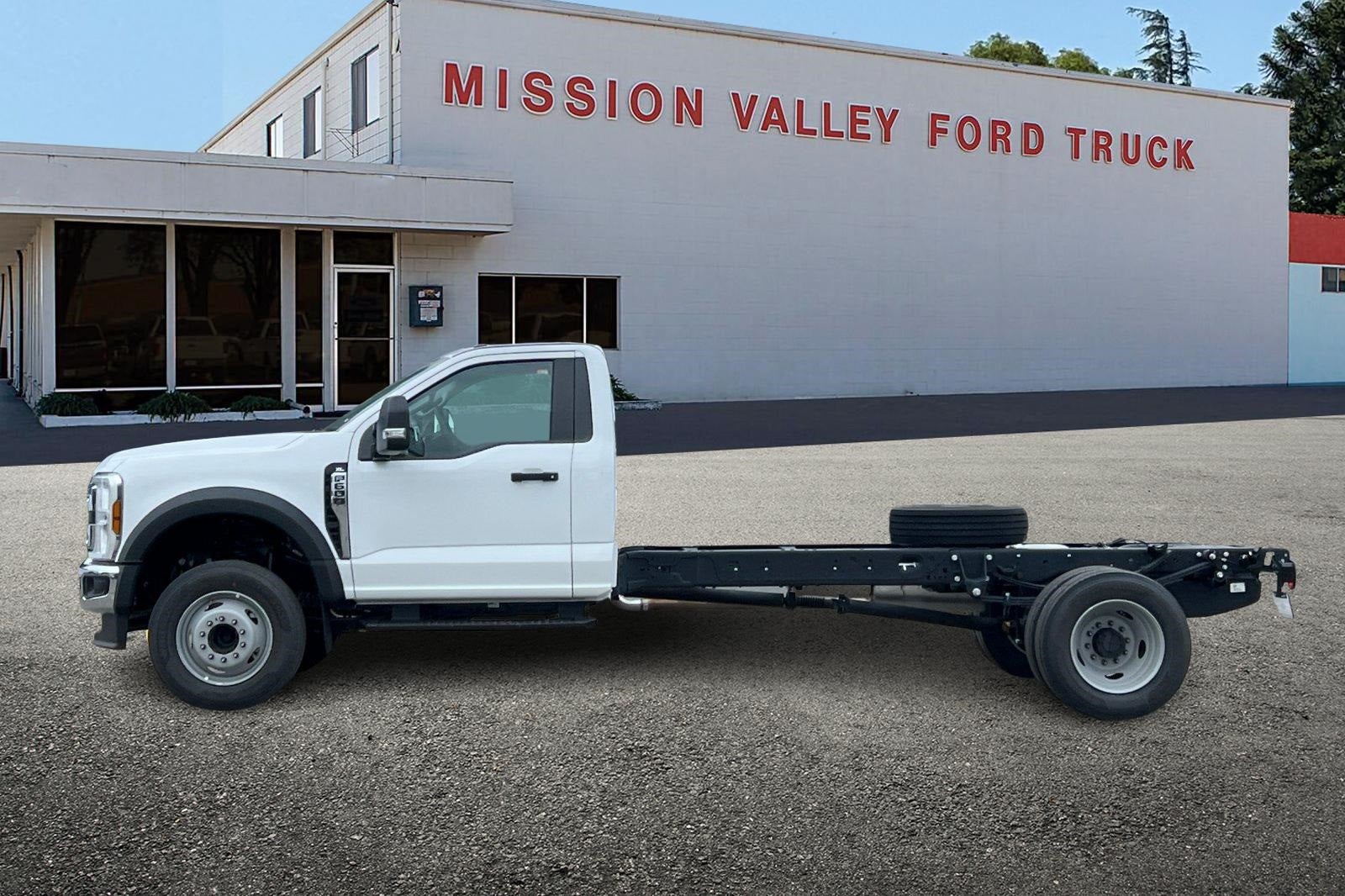 2025 Ford F-600SD XL