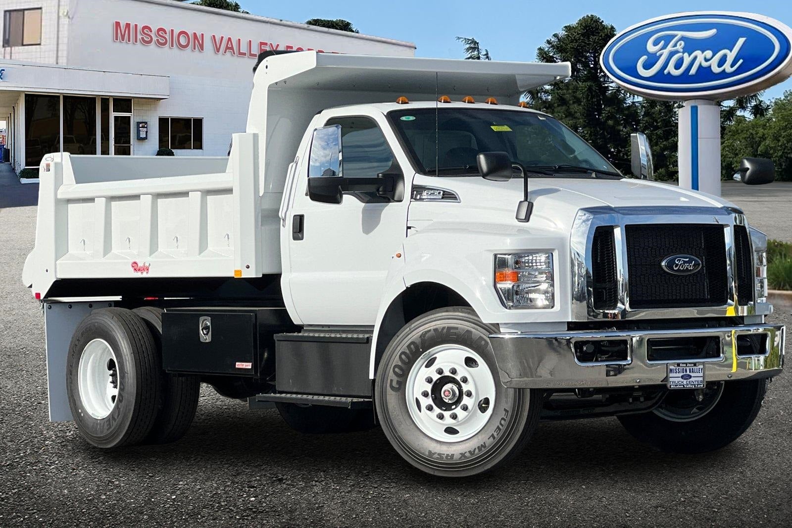 2026 Ford F-650SD Base 5/7 Yard Rugby Dump