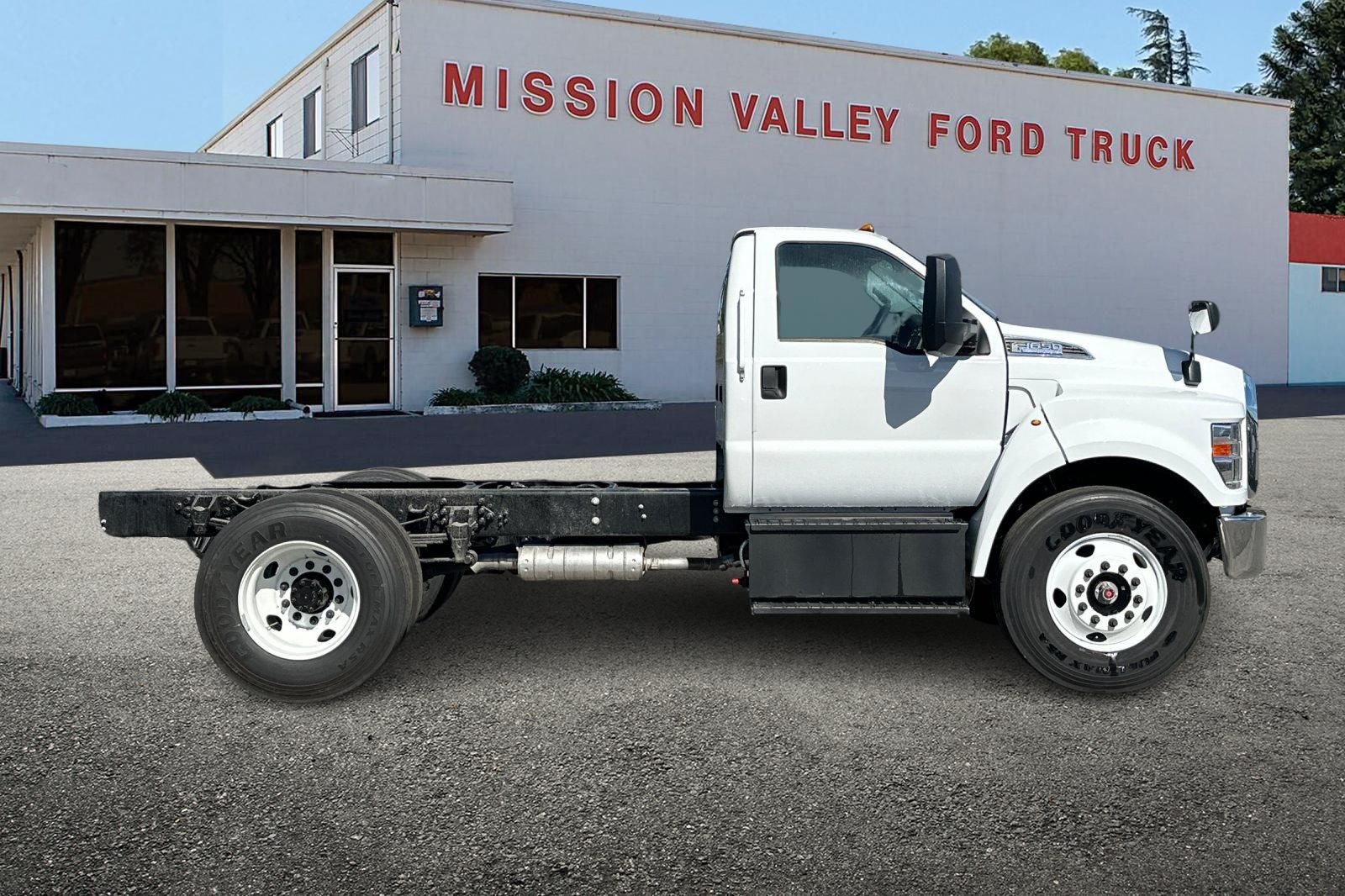 2027 Ford F-650SD Base