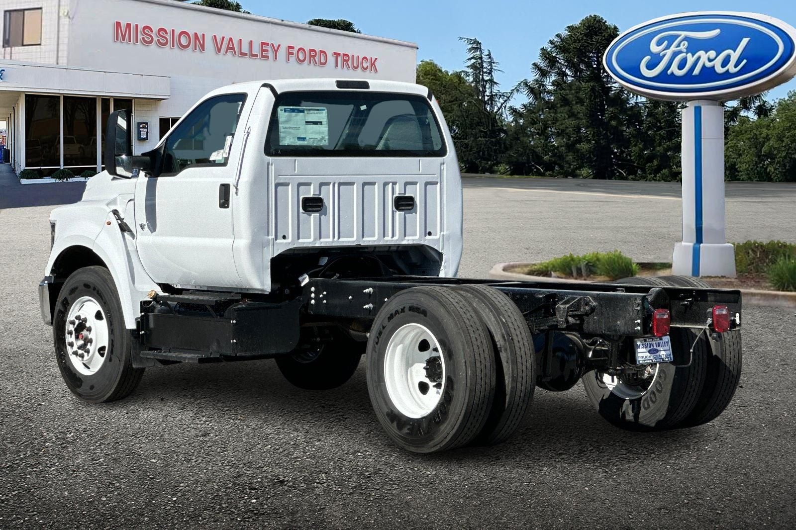 2027 Ford F-650SD Base