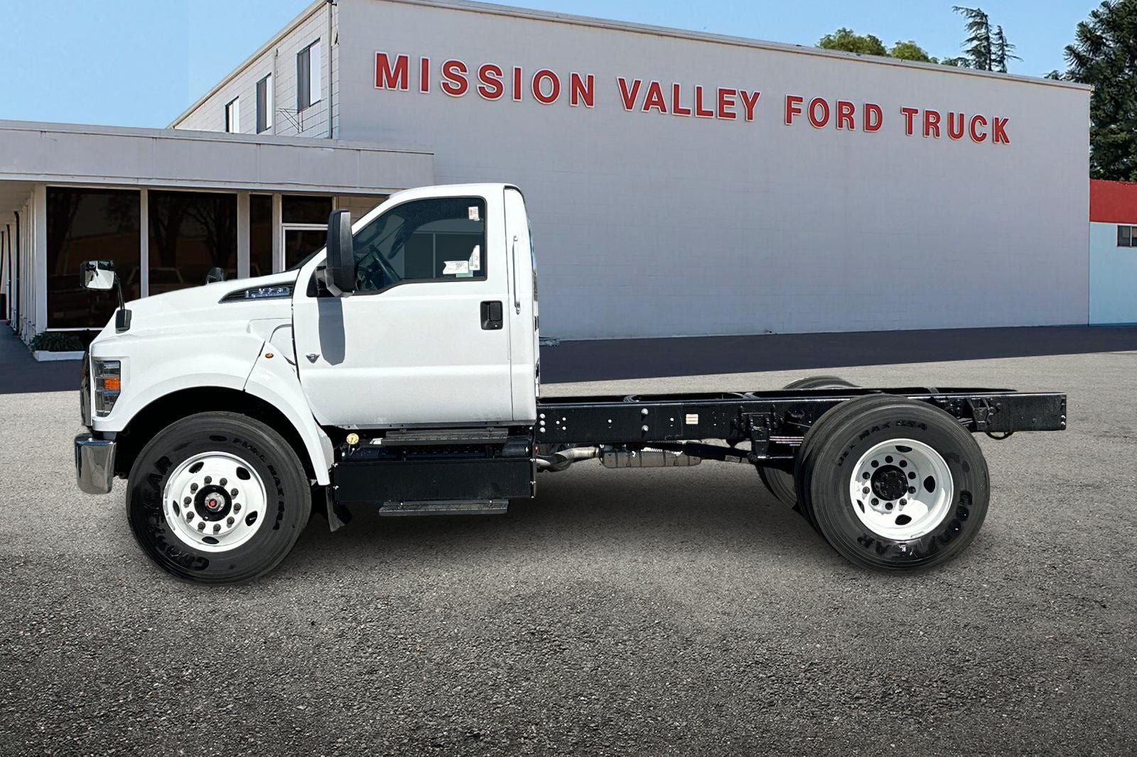 2027 Ford F-650SD Base