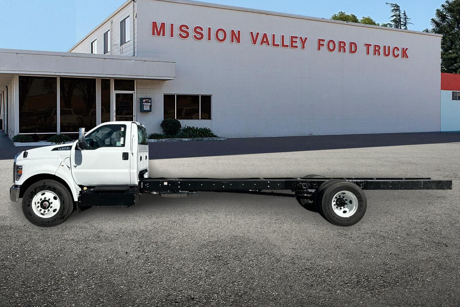2027 Ford F-650SD Base