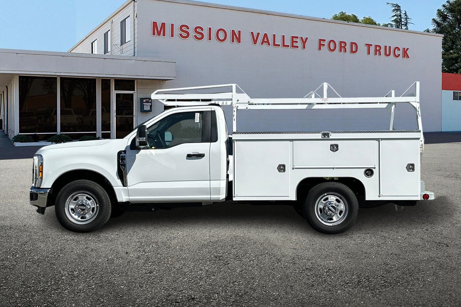 2025 Ford F-350SD XL Scelzi 9' Service Body