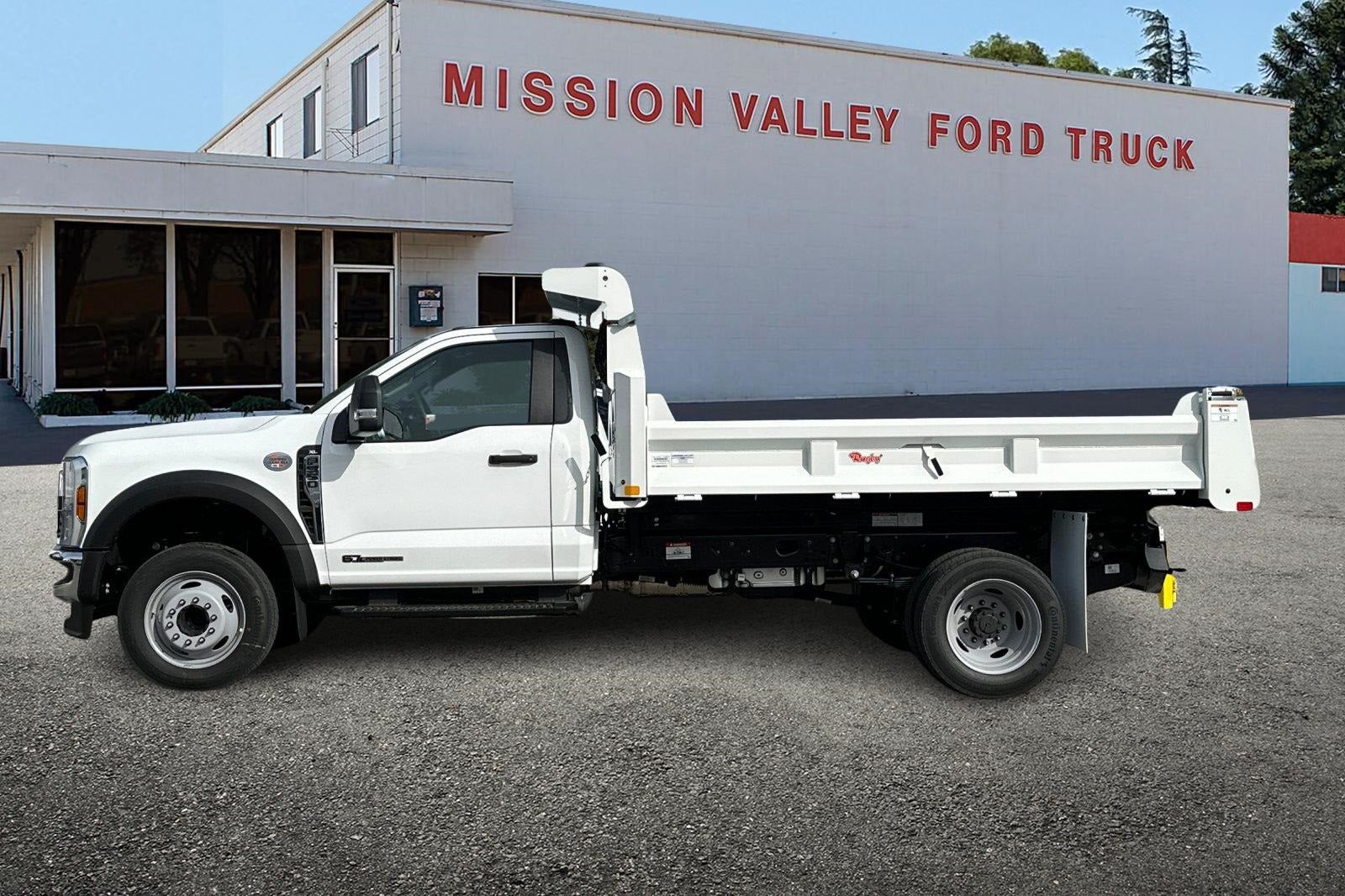 2025 Ford F-550SD DRW 2/3 Yard Dump Body