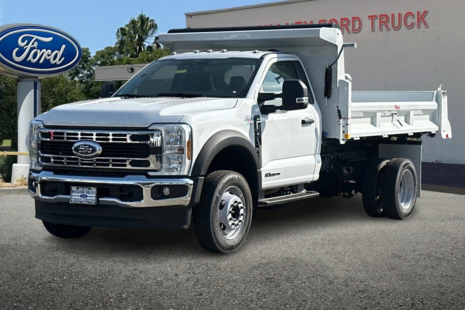 2025 Ford F-550SD DRW 2D Standard 2/3 Yard Dump