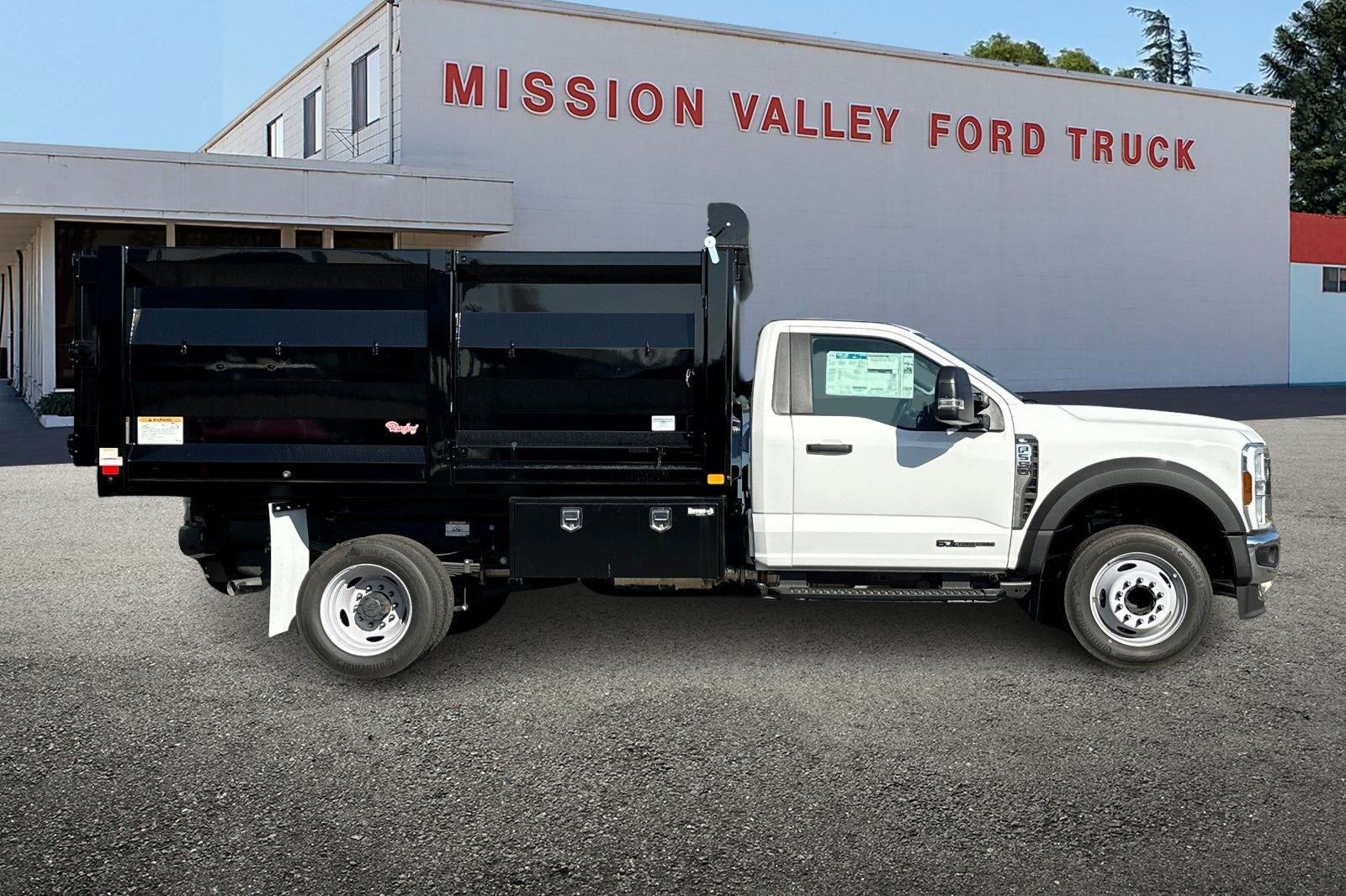 2025 Ford F-550SD DRW 2D Standard Cab/Cab & Chassis 12' Landscape Rugby Dump
