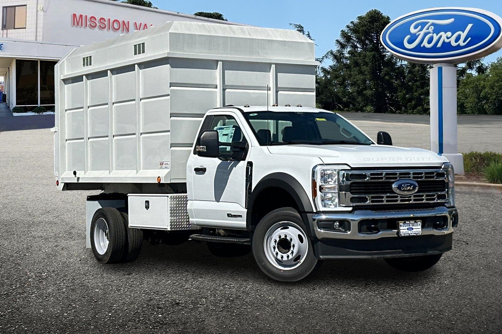2025 Ford F-550SD XL DRW 2D Standard Cab/Cab & Chassis
