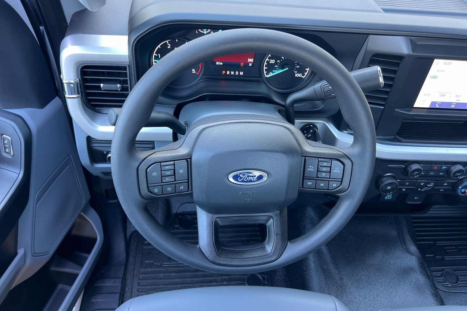 2025 Ford F-550SD XL DRW 2D Standard Cab/Cab & Chassis