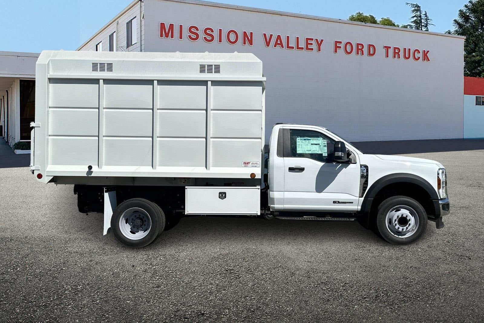 2025 Ford F-550SD XL DRW 2D Standard Cab/Cab & Chassis