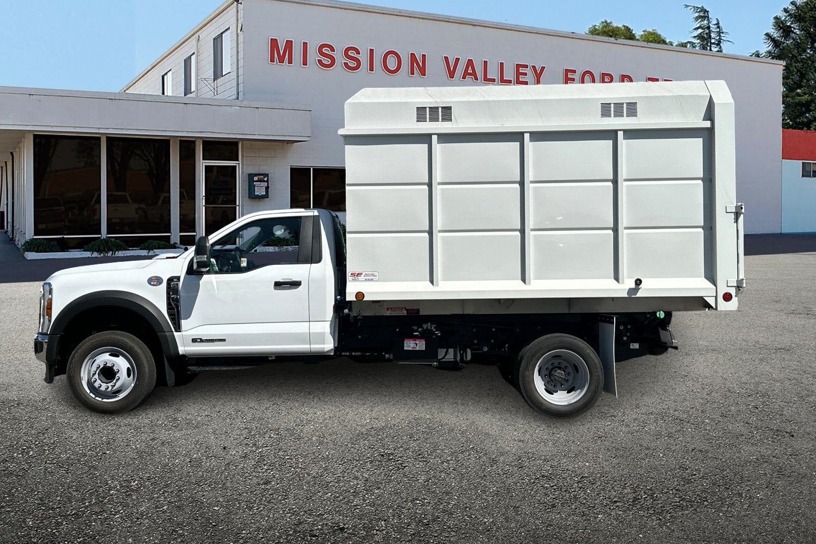 2025 Ford F-550SD XL DRW 2D Standard Cab/Cab & Chassis