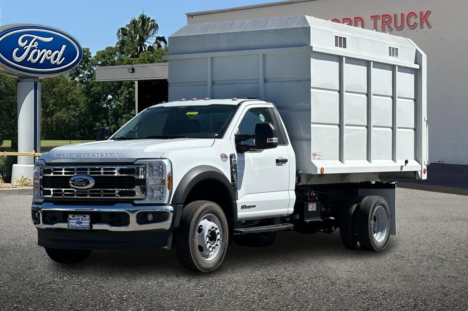 2025 Ford F-550SD XL DRW 2D Standard Cab/Cab & Chassis
