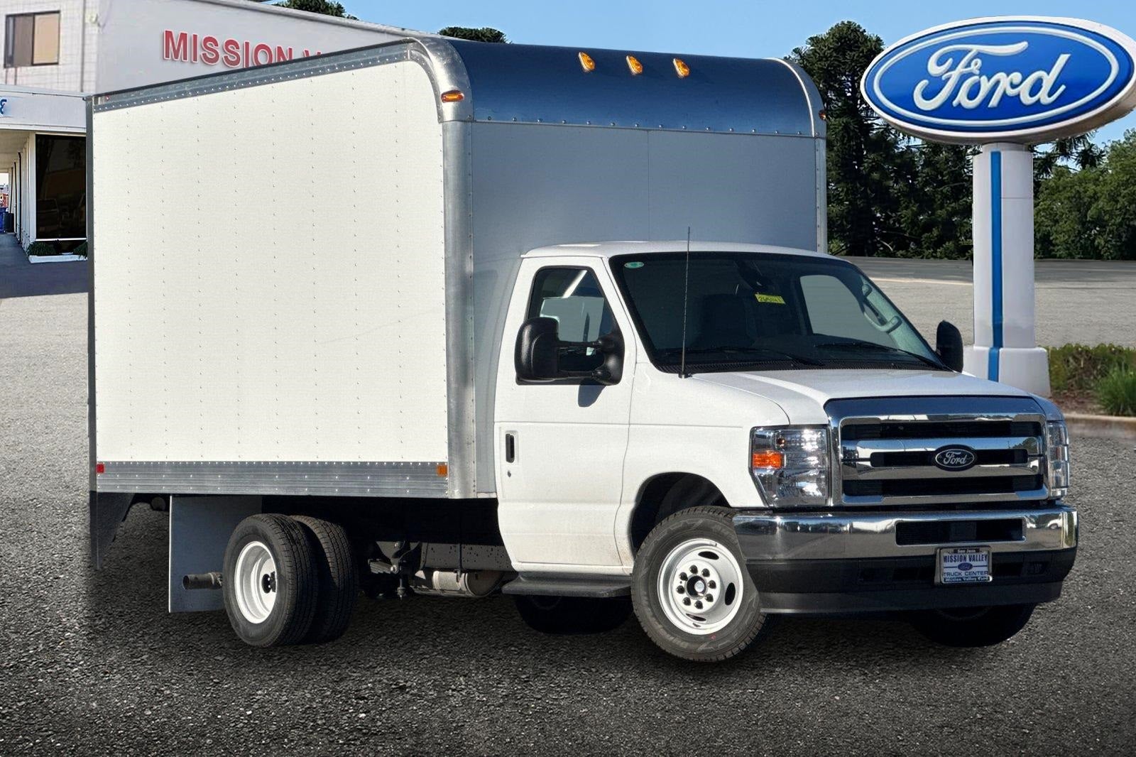 2026 Ford E-350SD Base Cutaway