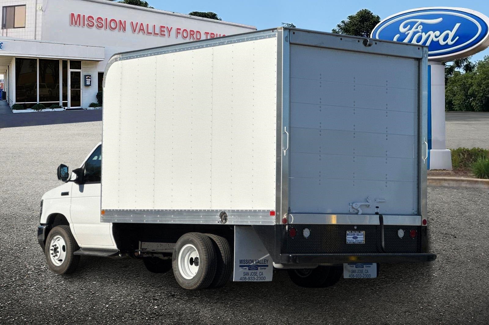 2026 Ford E-350SD Base Cutaway