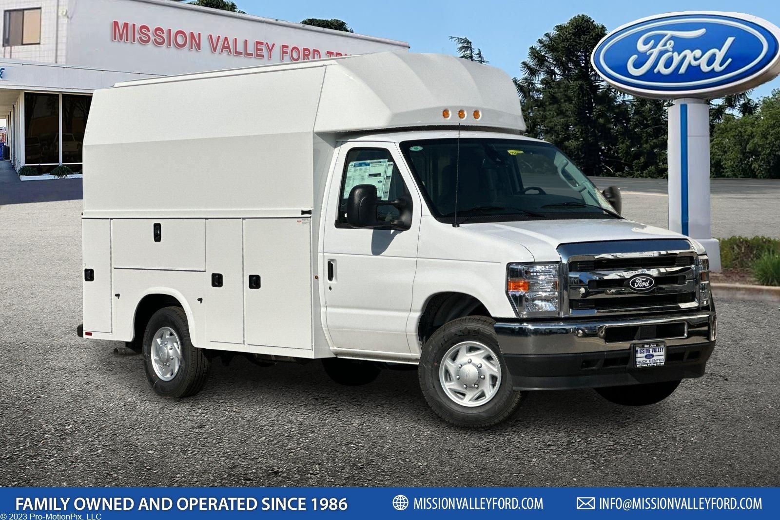 2027 Ford E-350SD Cutaway Knapheid KUV129SH