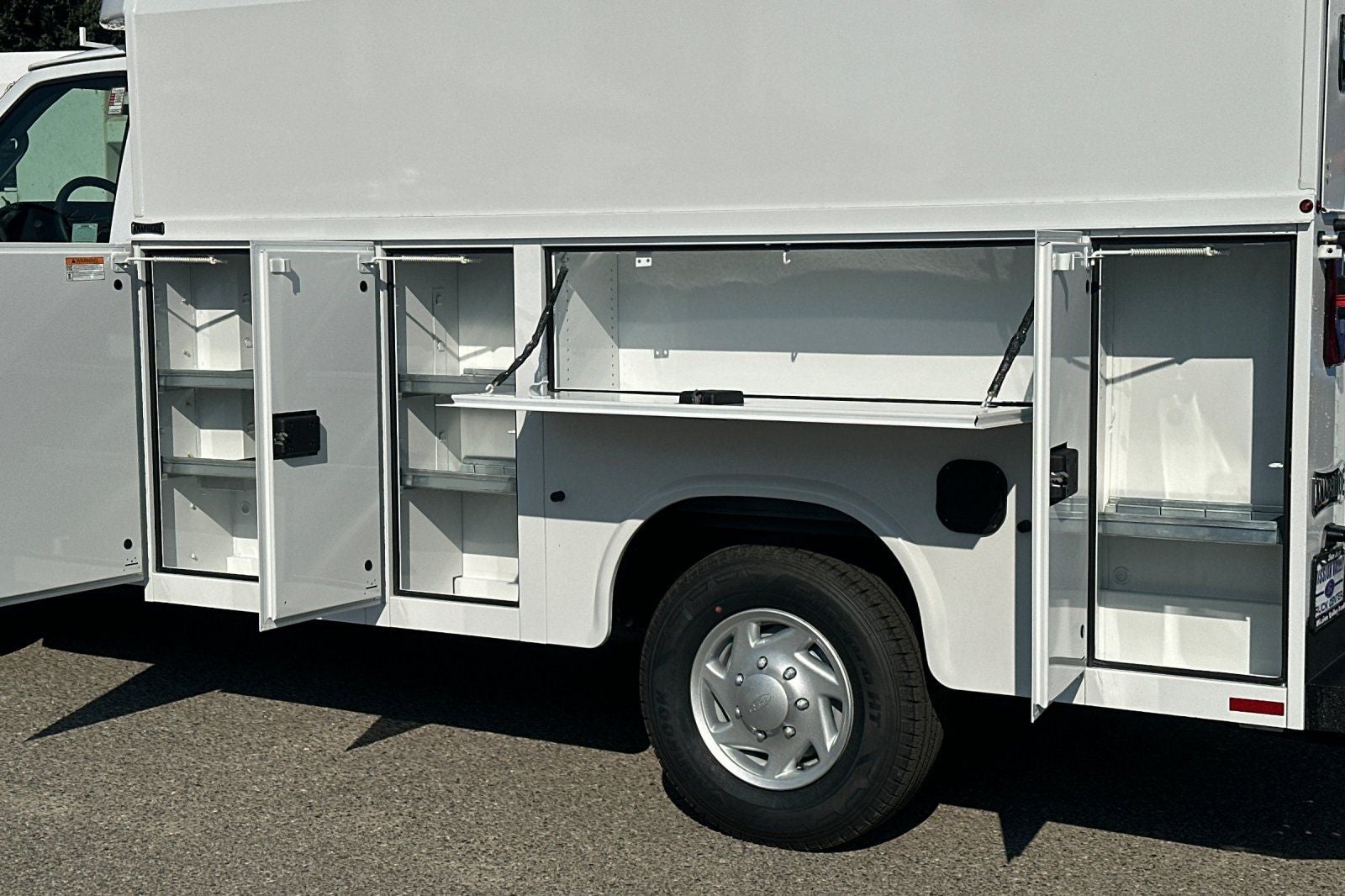 2027 Ford E-350SD Cutaway Knapheid KUV129SH