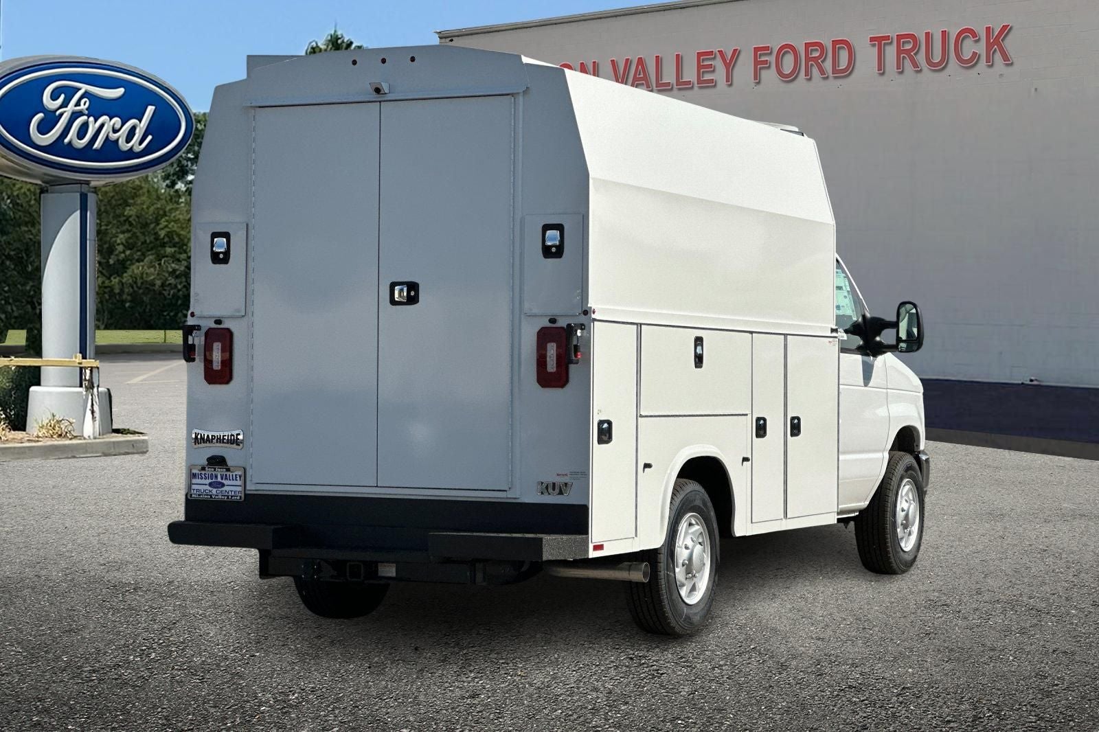 2027 Ford E-350SD Cutaway Knapheid KUV129SH