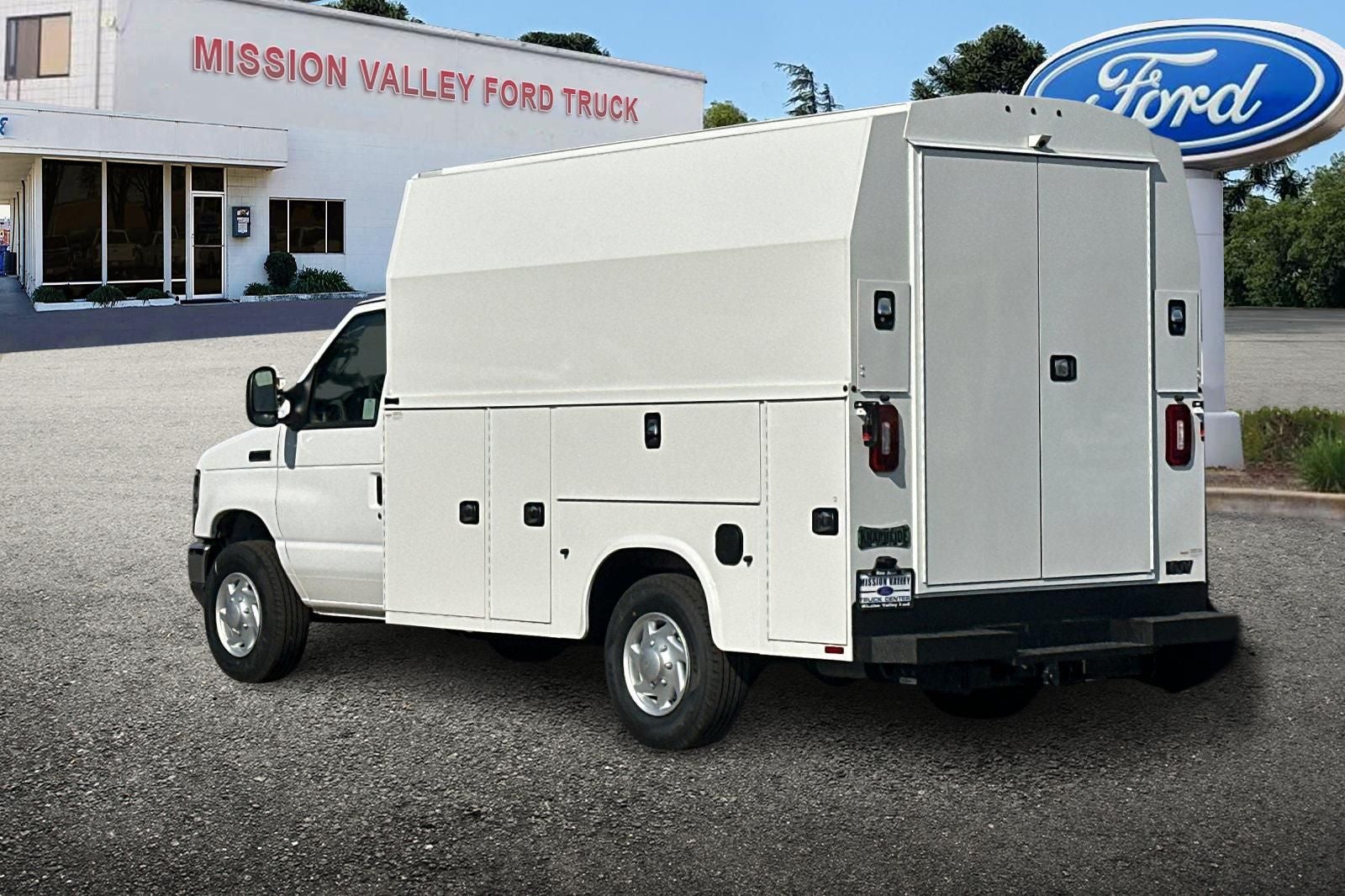 2027 Ford E-350SD Cutaway Knapheid KUV129SH