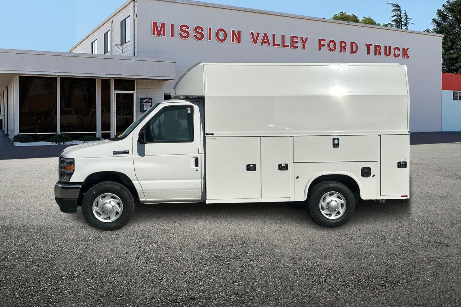 2027 Ford E-350SD Cutaway Knapheid KUV129SH