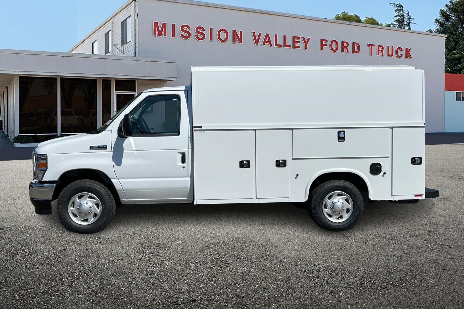 2026 Ford E-350SD Base Cutaway Knapheide KUV129SL Body