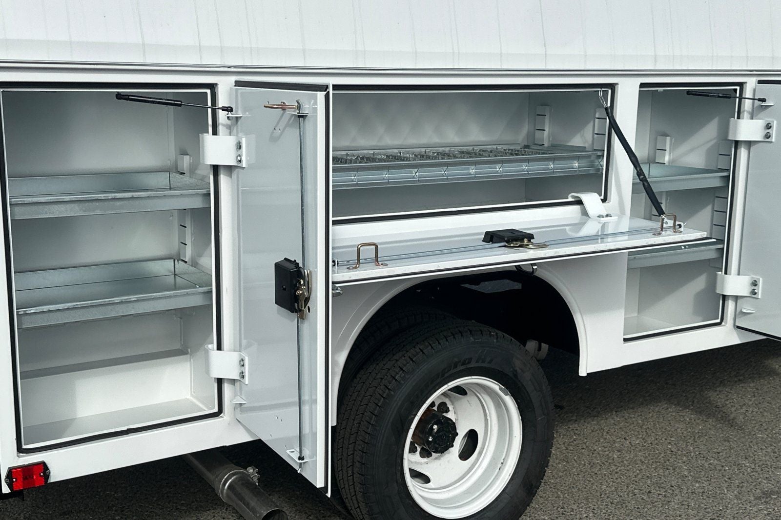 2026 Ford E-350SD Base Cutaway HR Royal KUV