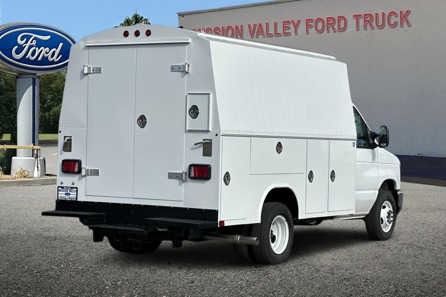 2026 Ford E-350SD Base Cutaway HR Royal KUV