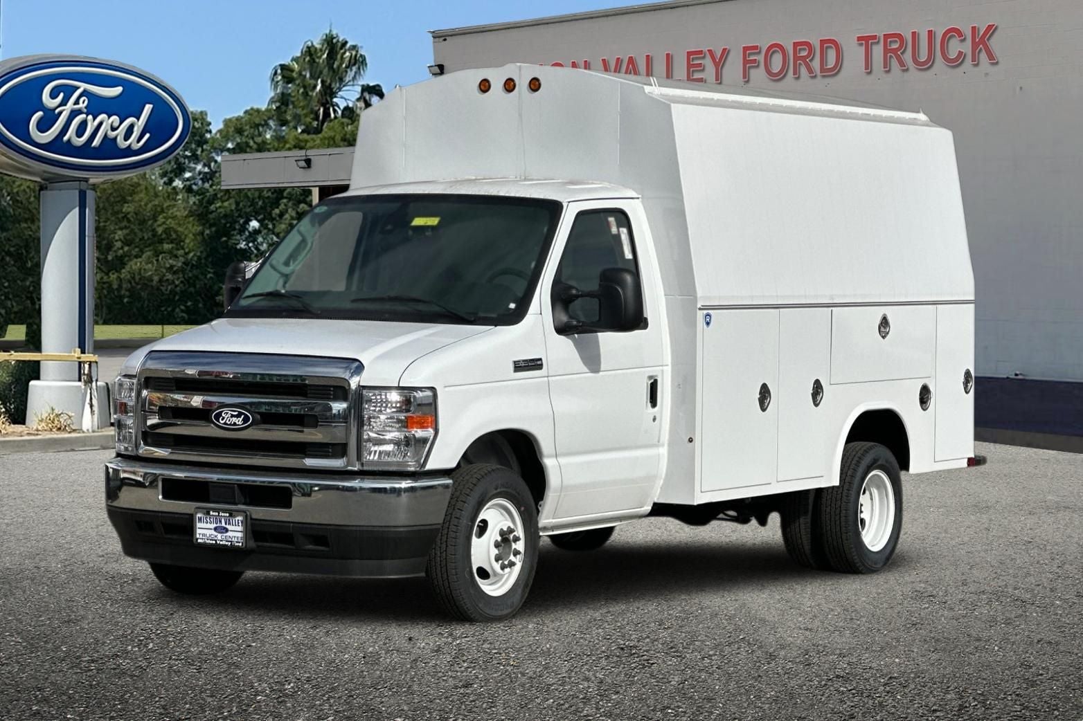 2026 Ford E-350SD Base Cutaway HR Royal KUV