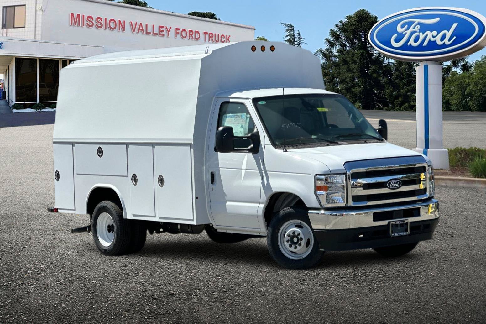 2026 Ford E-350SD Base Cutaway Royal KUV HR