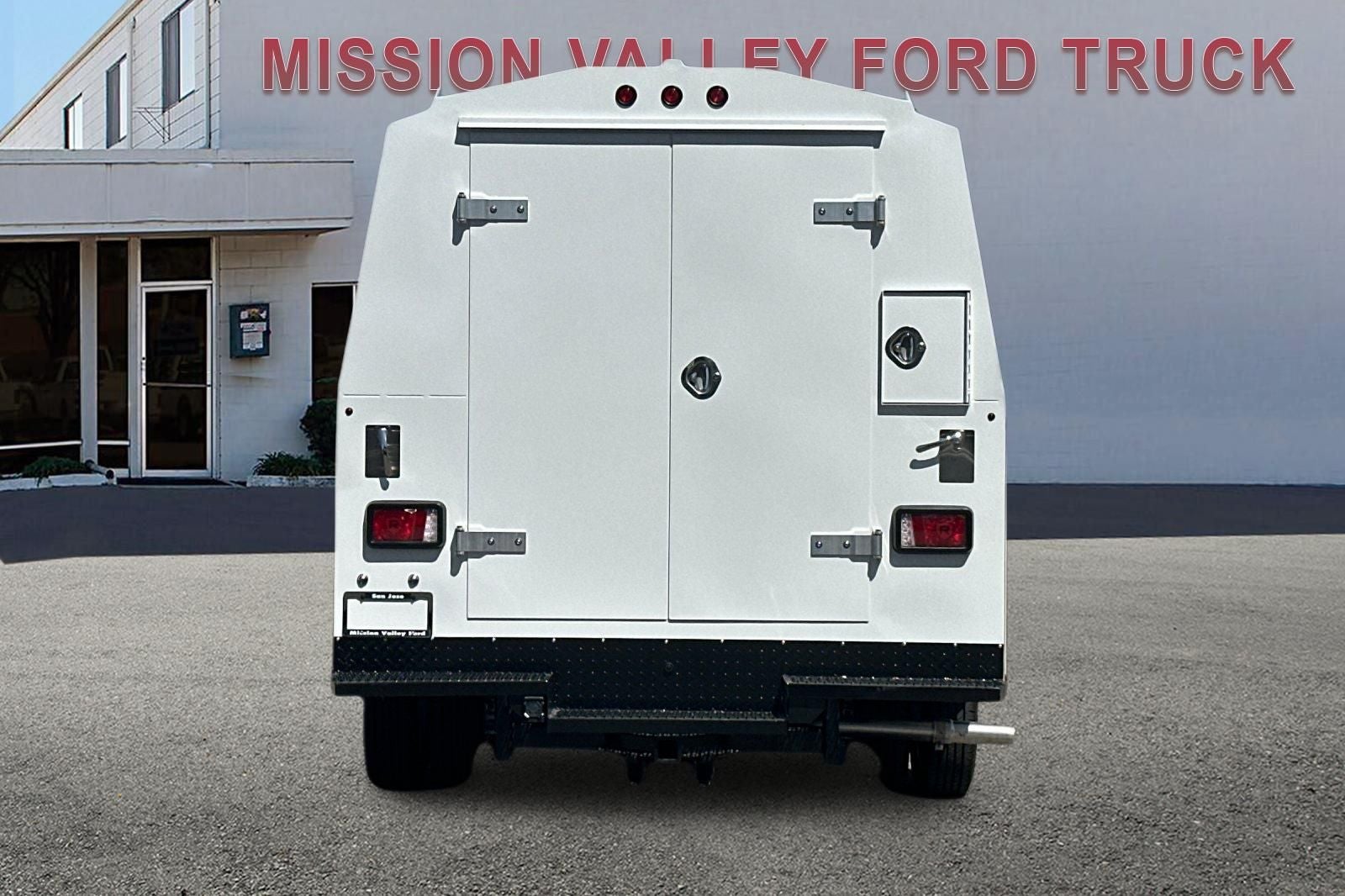 2026 Ford E-350SD Base Cutaway Royal KUV HR