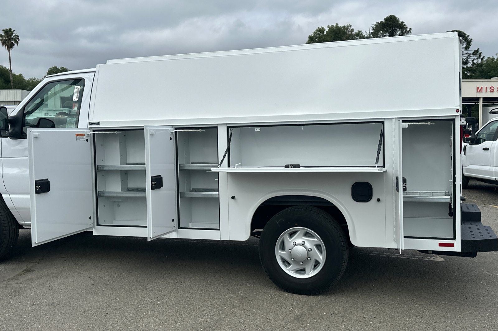 2026 Ford E-350SD Base Cutaway Knapheide KUV129SU