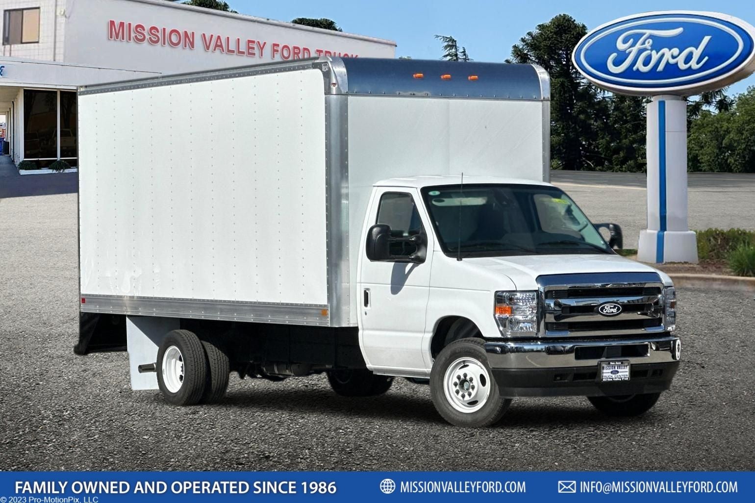 2027 Ford E-450SD Base 16' Marathon Box Truck