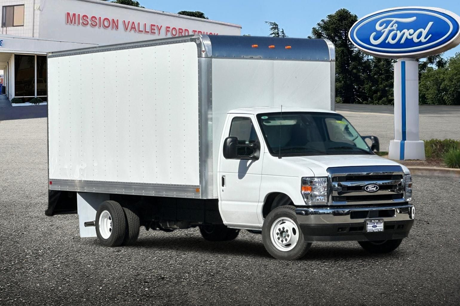 2027 Ford E-450SD Base 16' Marathon Box Truck