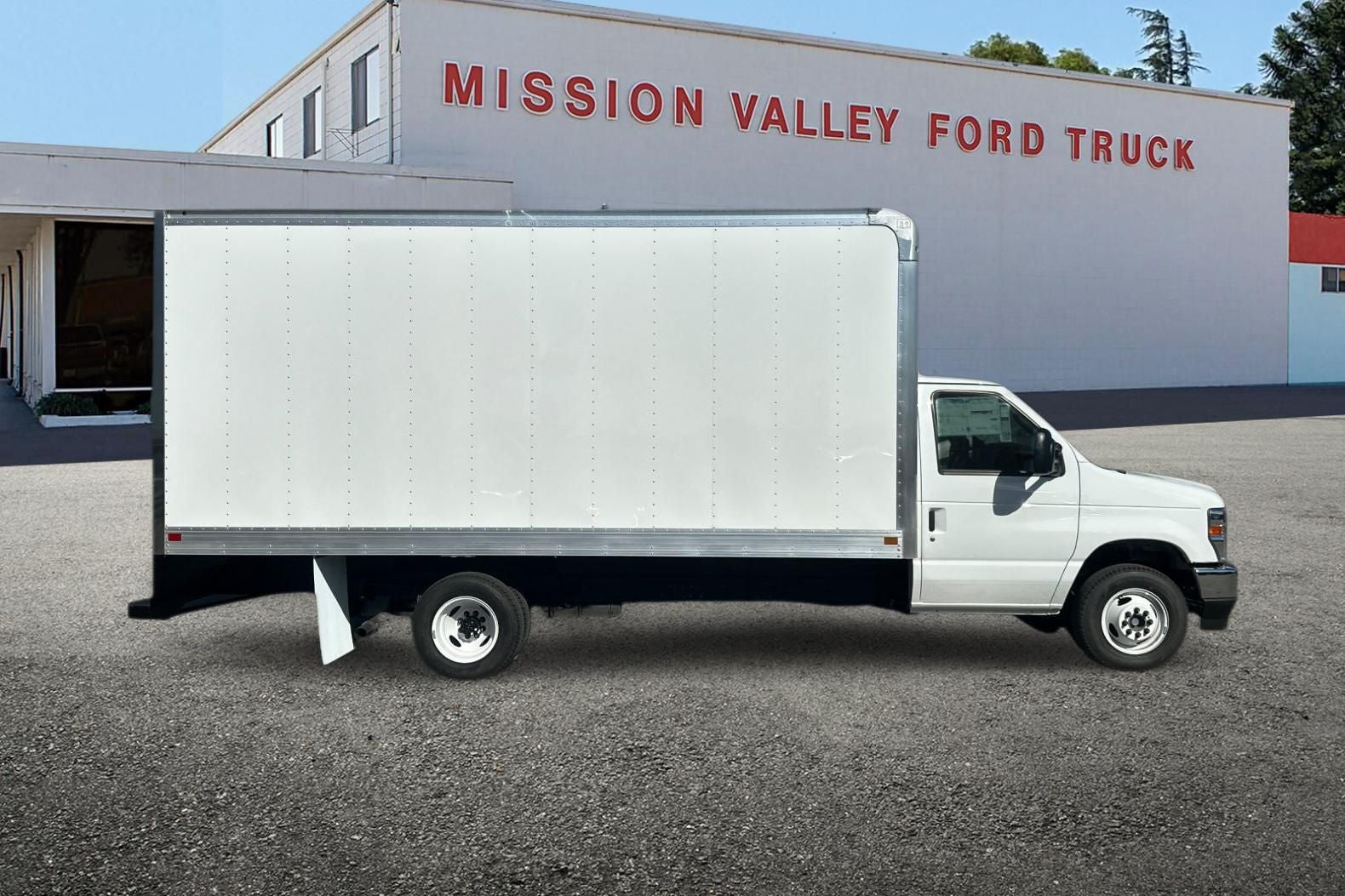 2027 Ford E-450SD Base 16' Marathon Box Truck