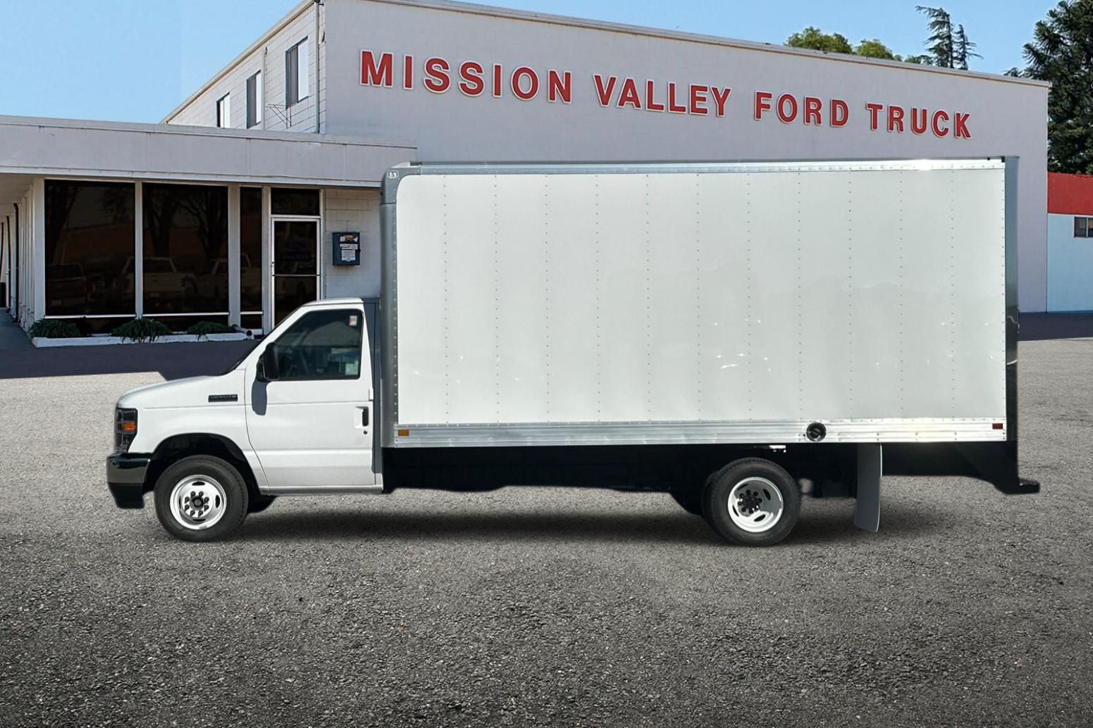 2027 Ford E-450SD Base 16' Marathon Box Truck