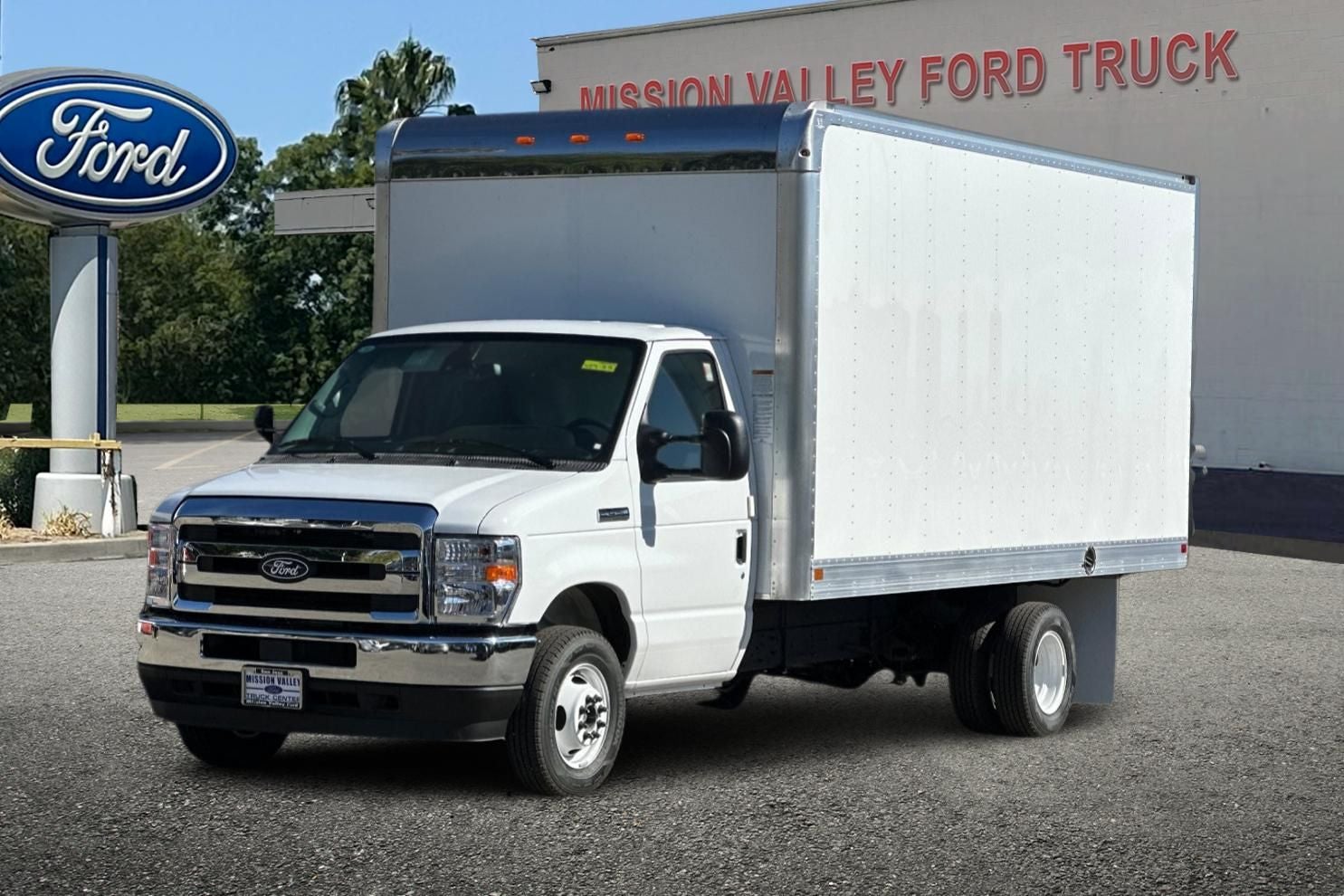 2027 Ford E-450SD Base 16' Marathon Box Truck