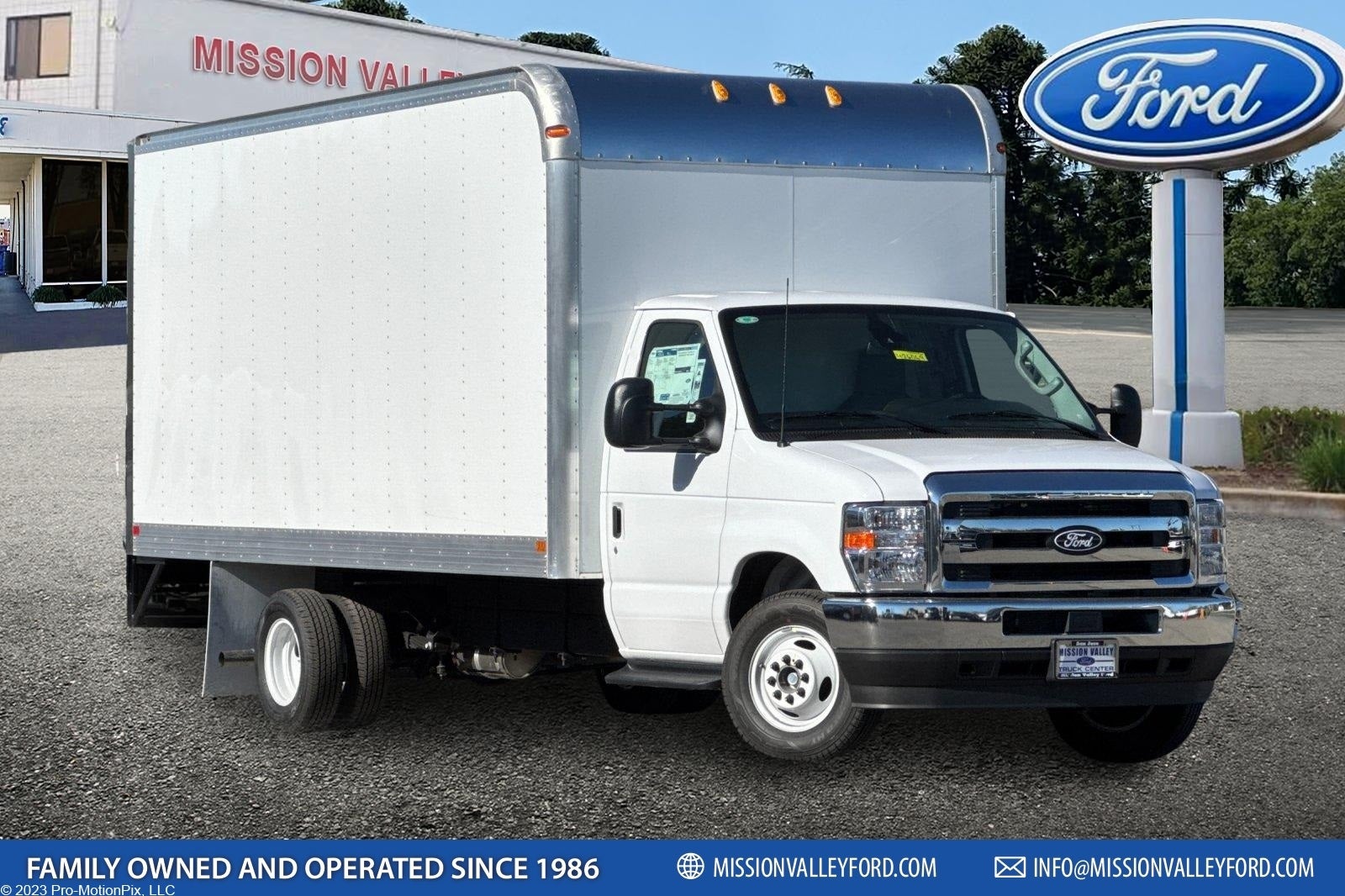 2026 Ford E-450SD Base 16' Marathon Box Truck