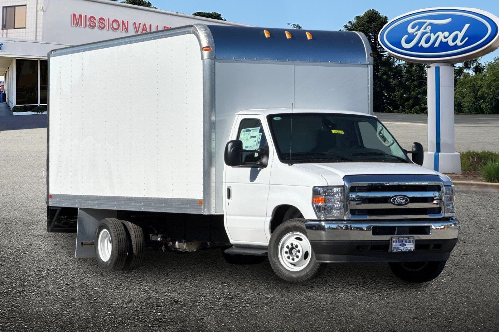 2026 Ford E-450SD Base 16' Marathon Box Truck
