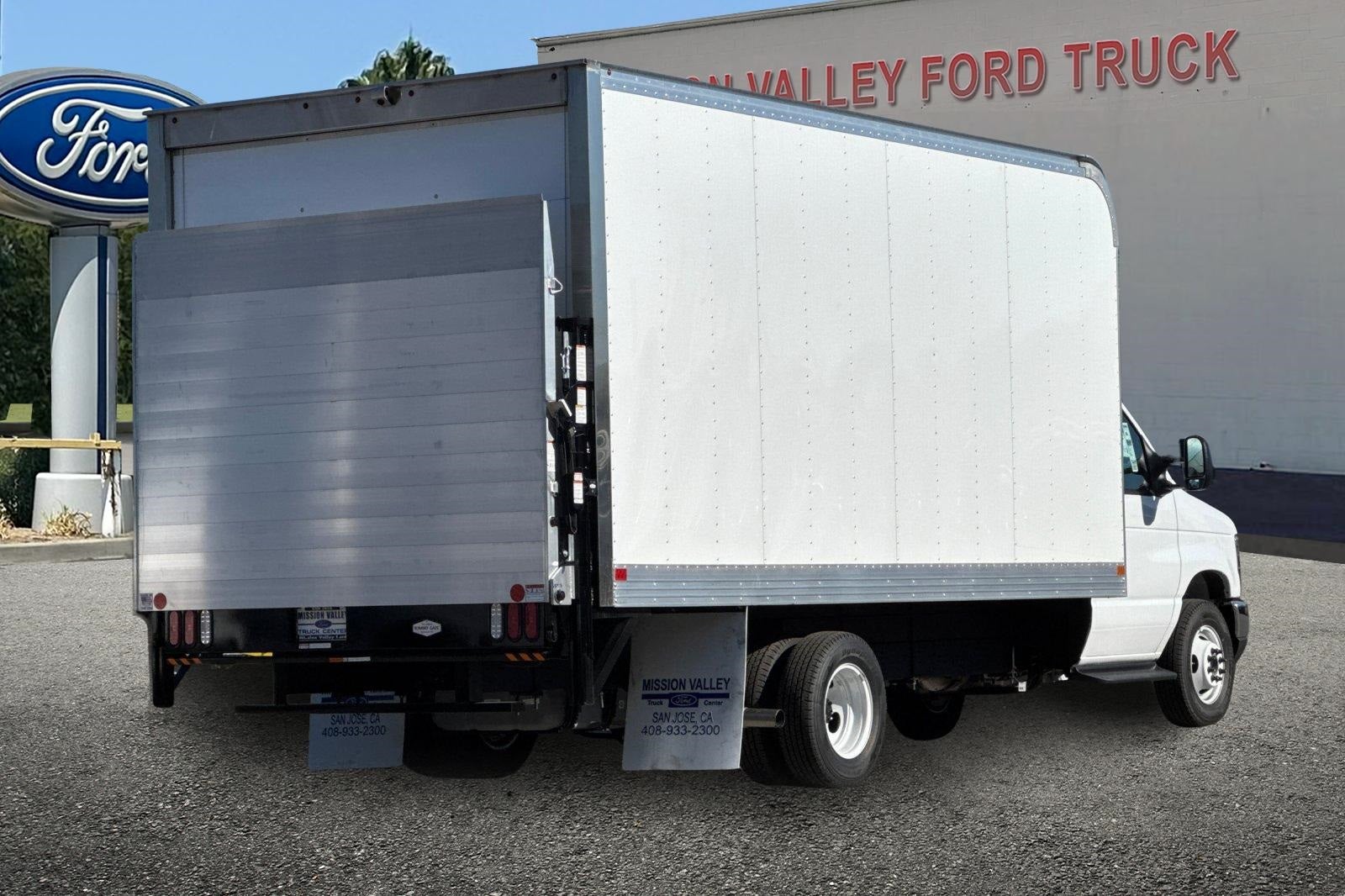 2026 Ford E-450SD Base 16' Marathon Box Truck