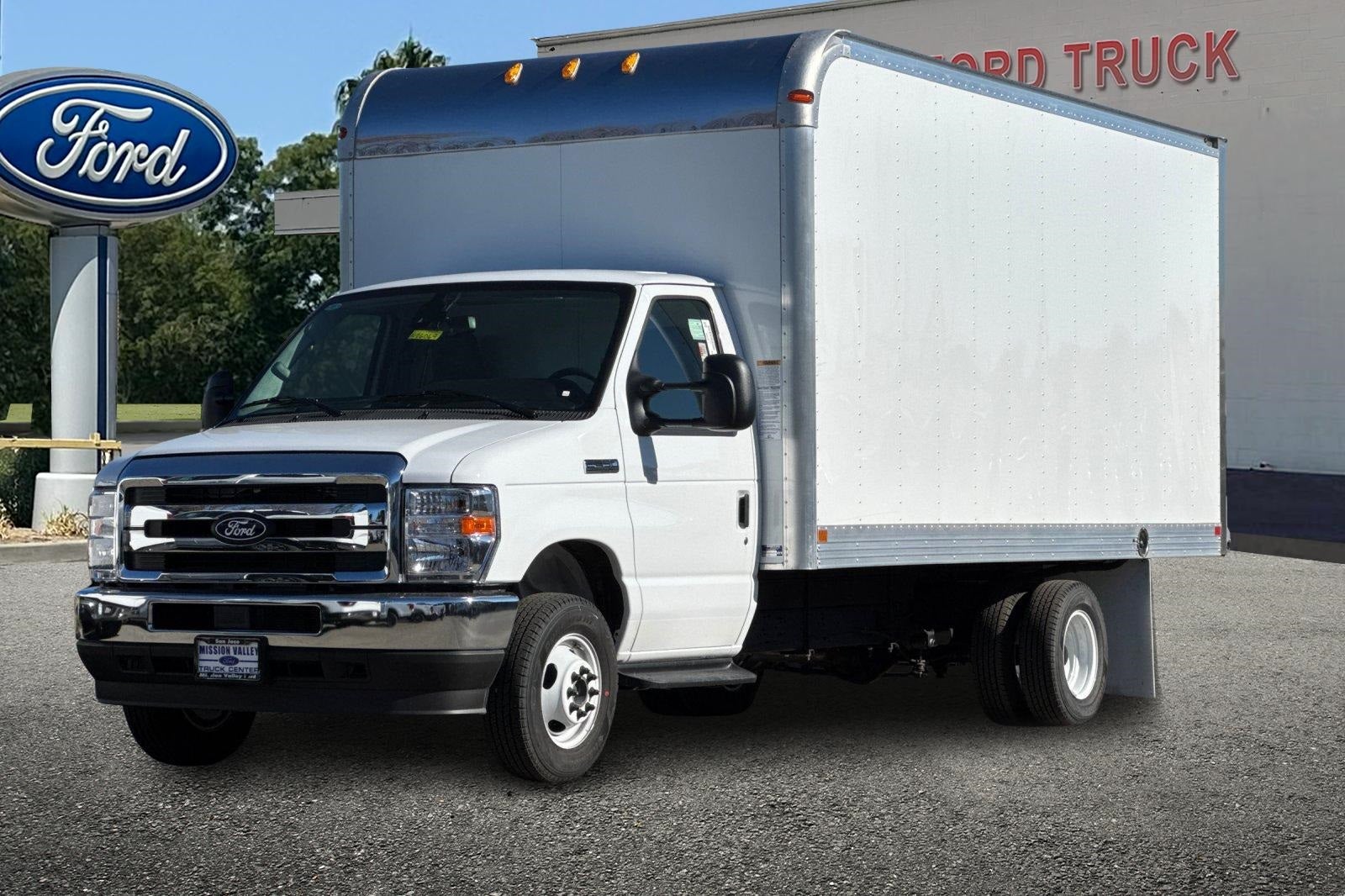 2026 Ford E-450SD Base 16' Marathon Box Truck