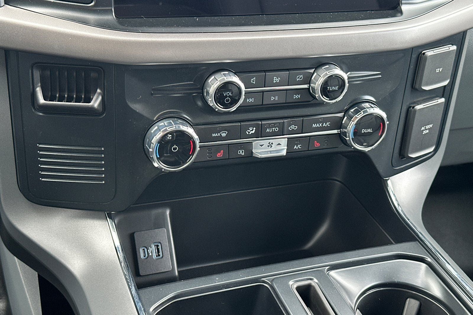 2024 Ford F-150 Lightning Pro