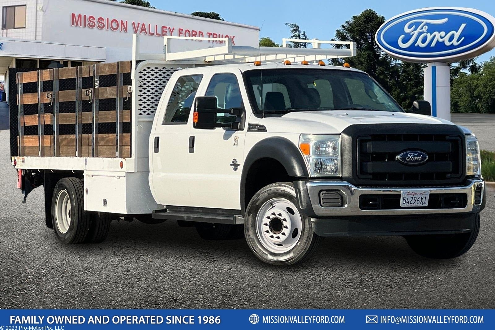 2016 Ford F-550SD XL Stakebed w/Lift