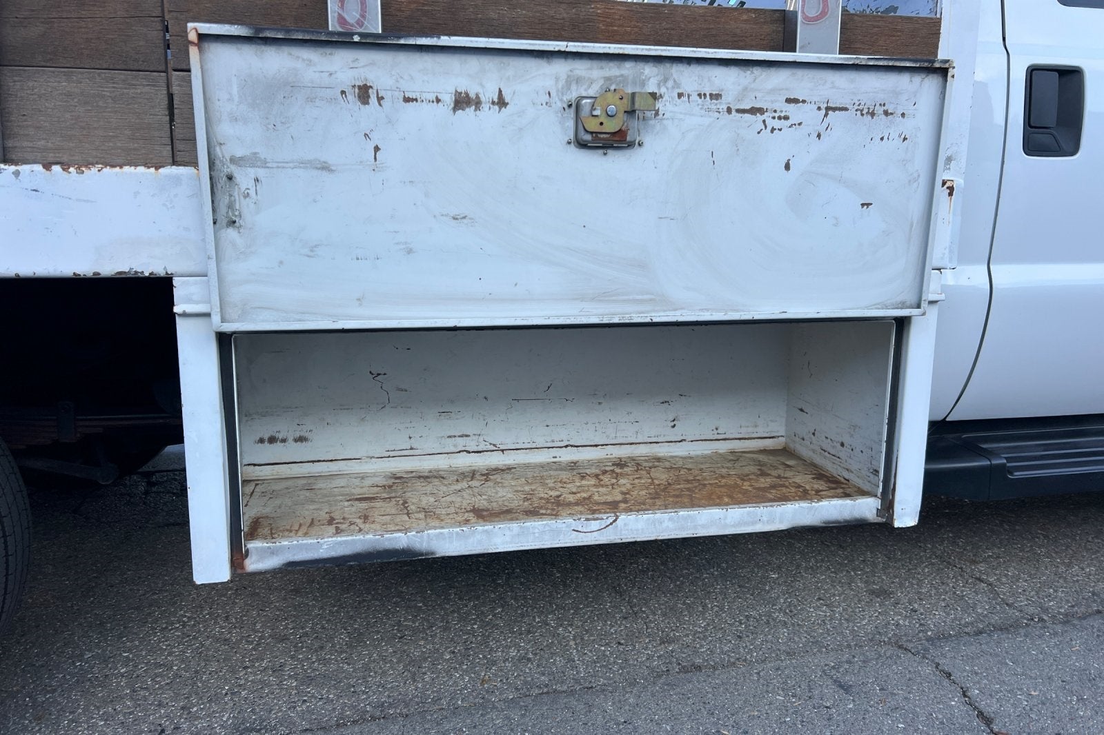 2016 Ford F-550SD XL Stakebed w/Lift