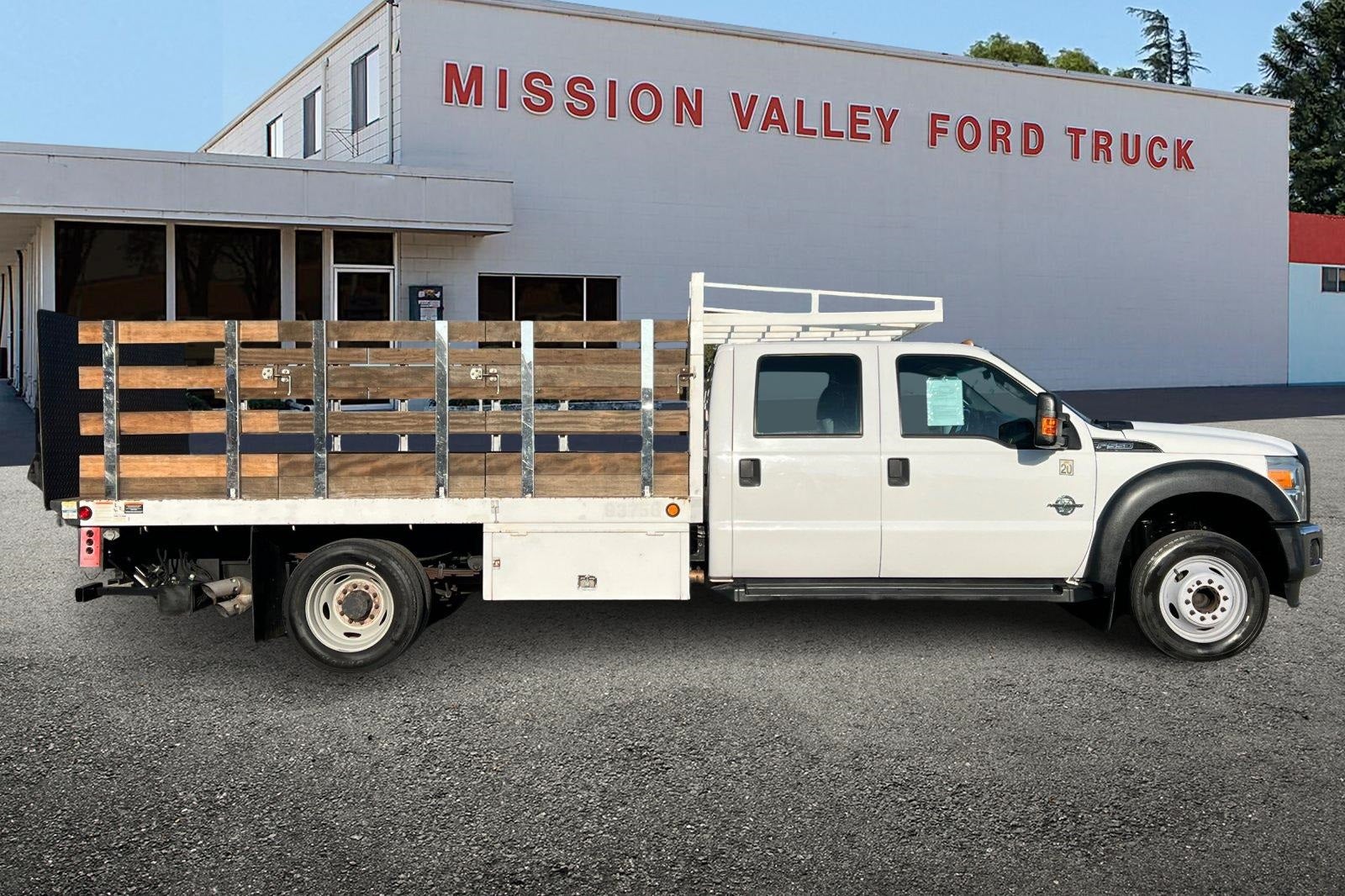 2016 Ford F-550SD XL Stakebed w/Lift