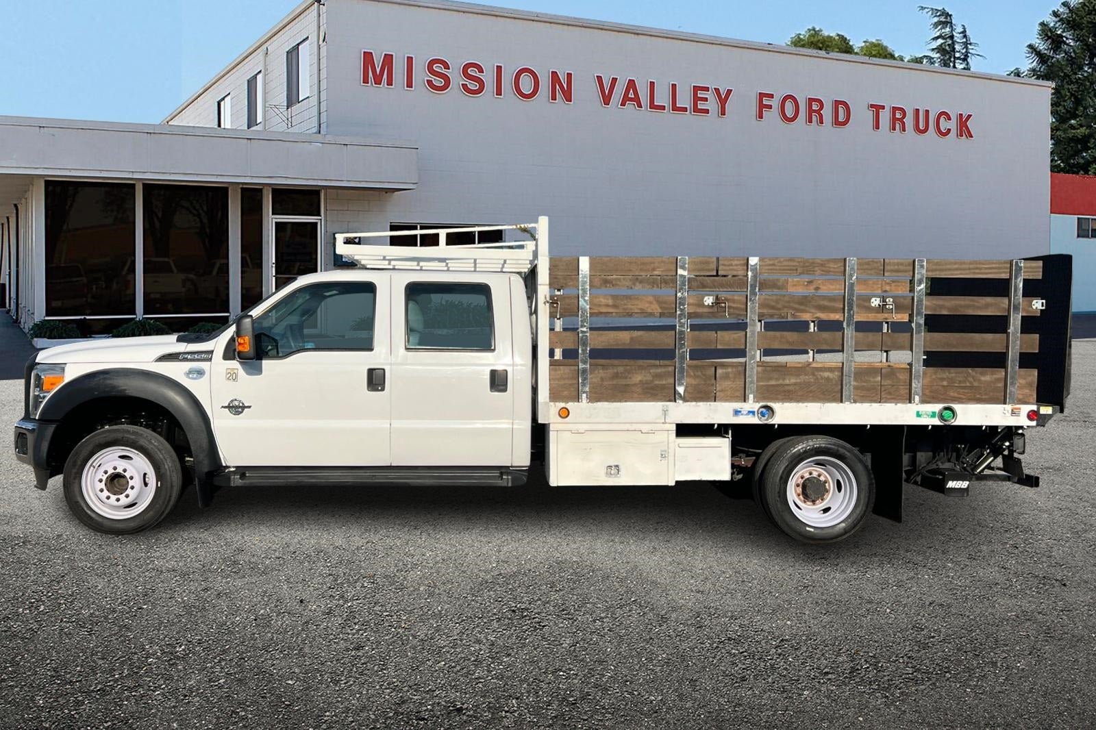 2016 Ford F-550SD XL Stakebed w/Lift
