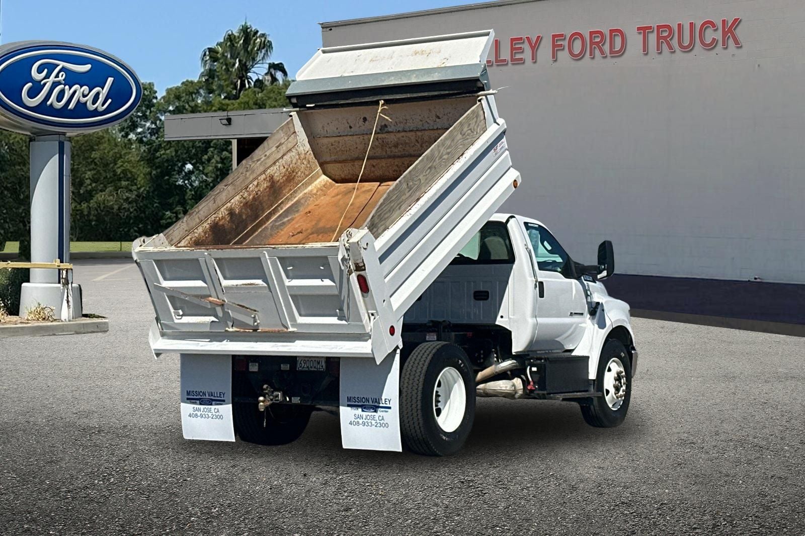 2023 Ford F-650SD Base