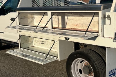 2017 Ford F-550SD XL Contractor Bed