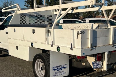 2017 Ford F-550SD XL Contractor Bed