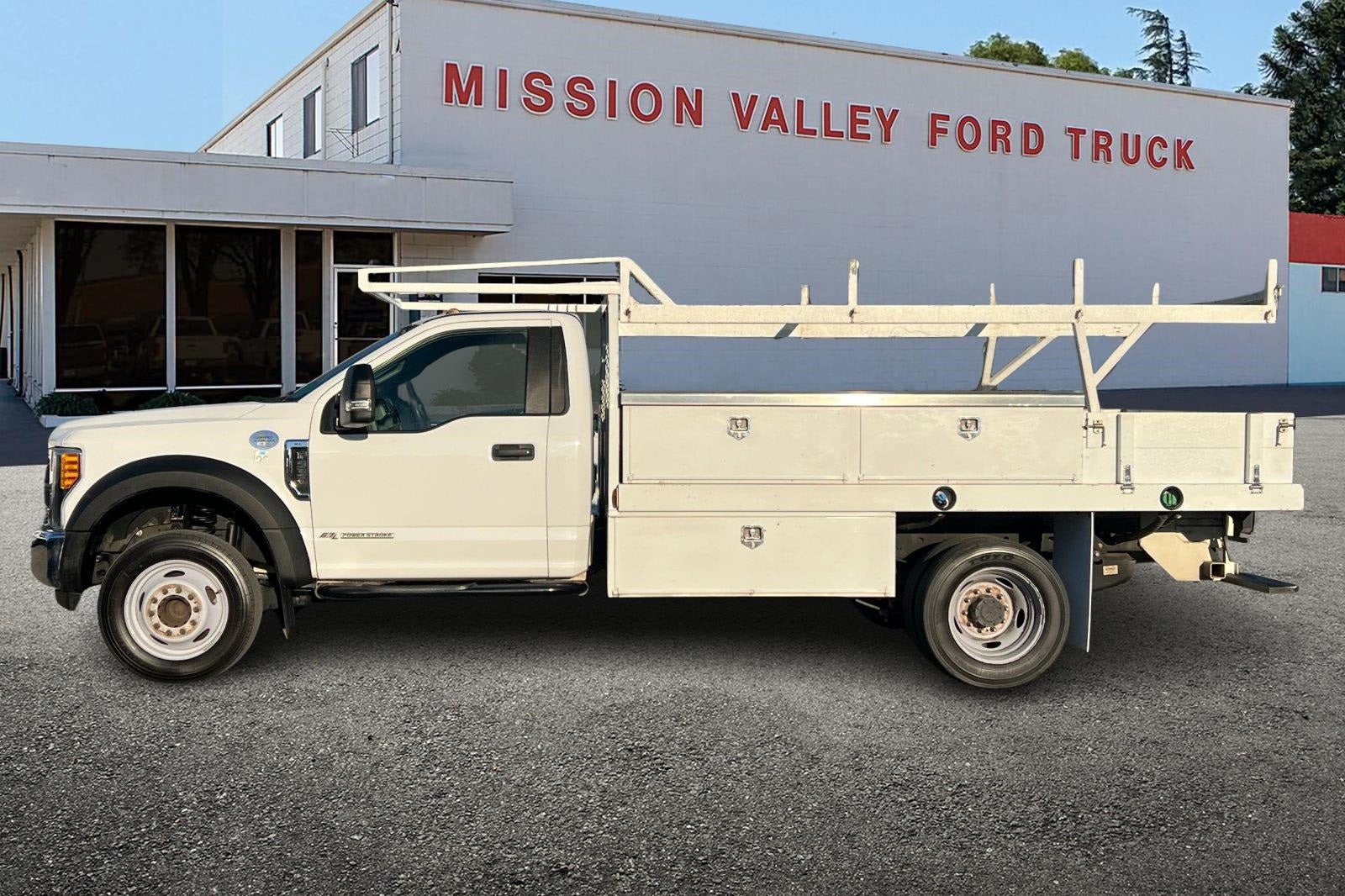 2017 Ford F-550SD XL Contractor Bed